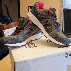 New Balance 495 Women's Gray and Pink Running Shoes